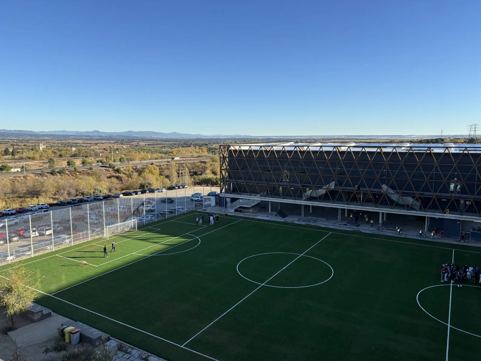 Campo de fútbol 7 junto al pabellón