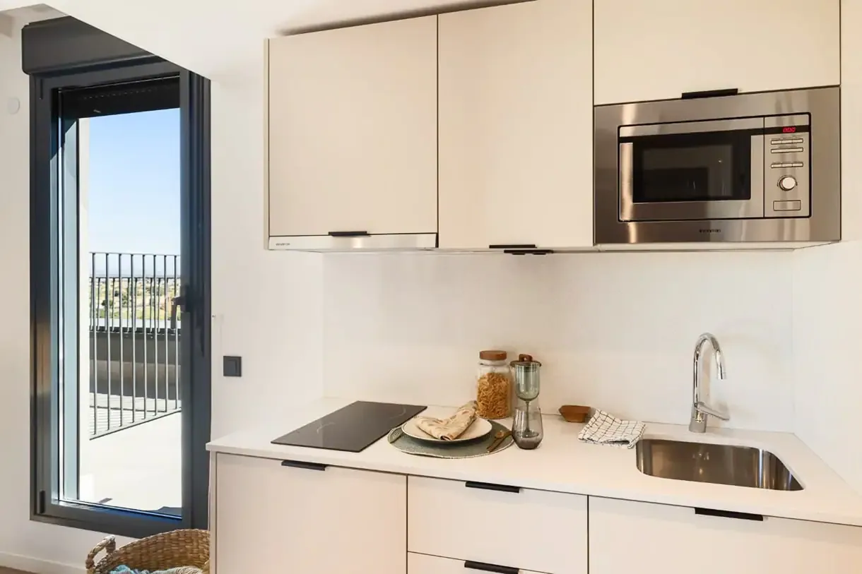 Kitchenette equipada en estudio